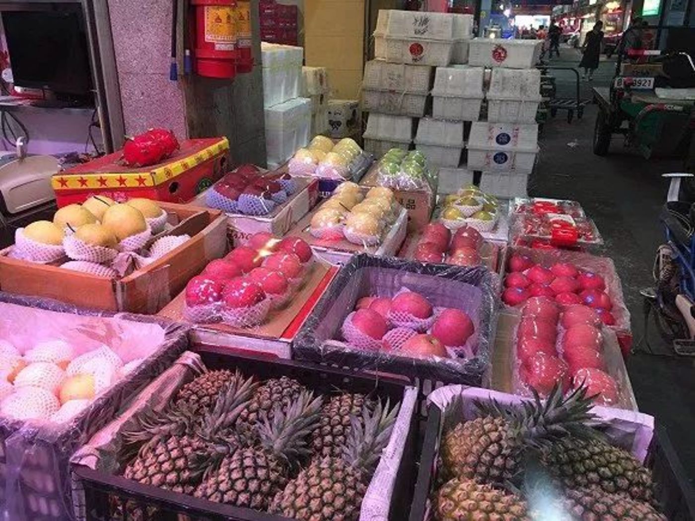 走訪北上深批發(fā)市場探行情 水果降價尚需等待至少三個月